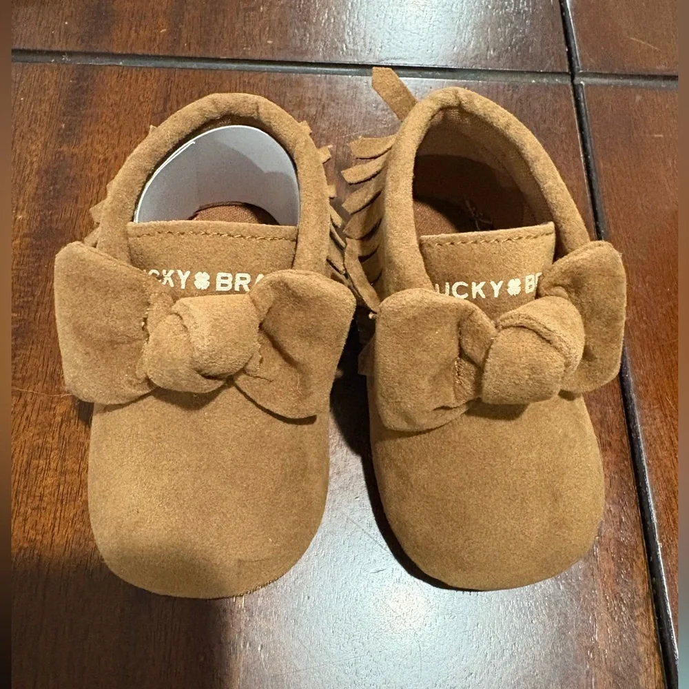 Lucky Brand baby crib shoes, mocassan With Bow, size 1, Sherrie. Brand new.